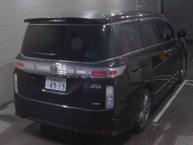 NISSAN ELGRAND
