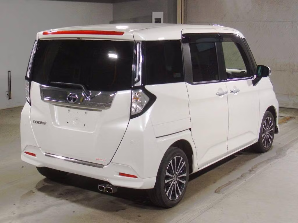 TOYOTA ROOMY