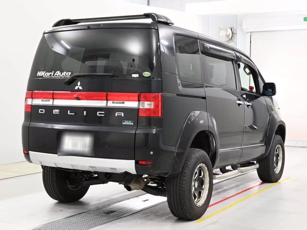 MITSUBISHI DELICA D:5