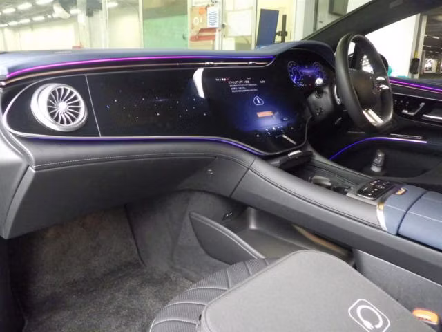 MERCEDES-BENZ EQS