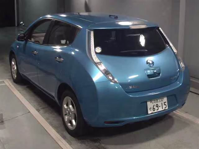 NISSAN LEAF