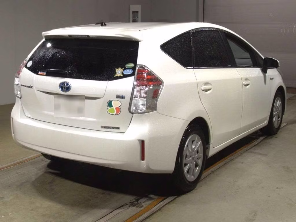 TOYOTA PRIUS ALPHA
