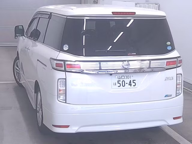 NISSAN ELGRAND