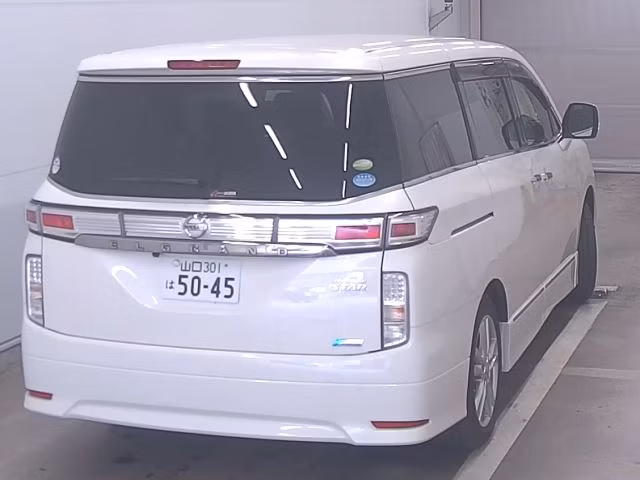NISSAN ELGRAND