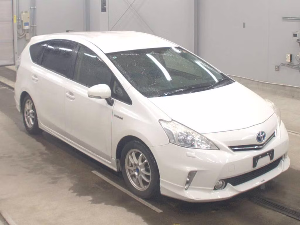 TOYOTA PRIUS ALPHA
