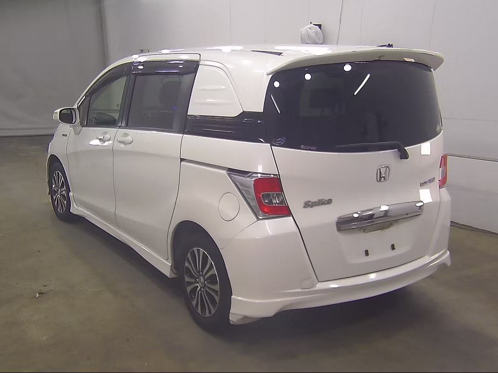 HONDA FREED SPIKE