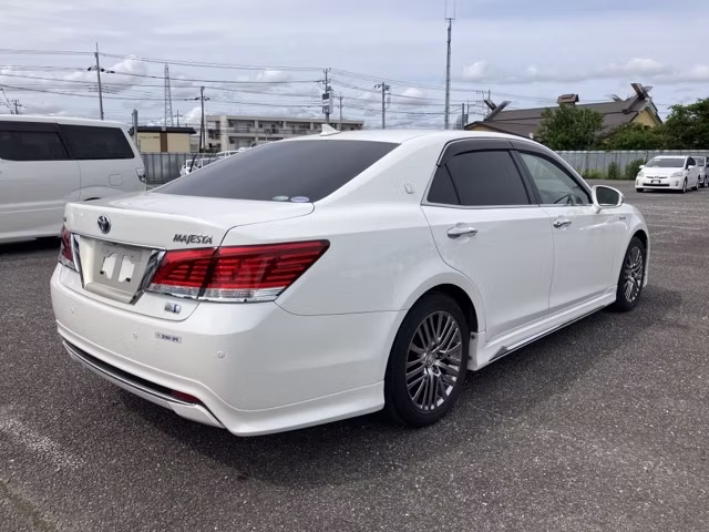 TOYOTA CROWN MAJESTA