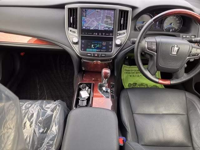 TOYOTA CROWN MAJESTA