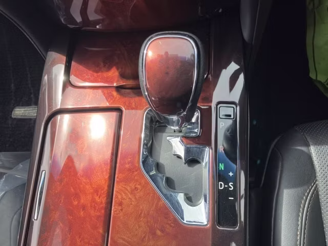 TOYOTA CROWN MAJESTA