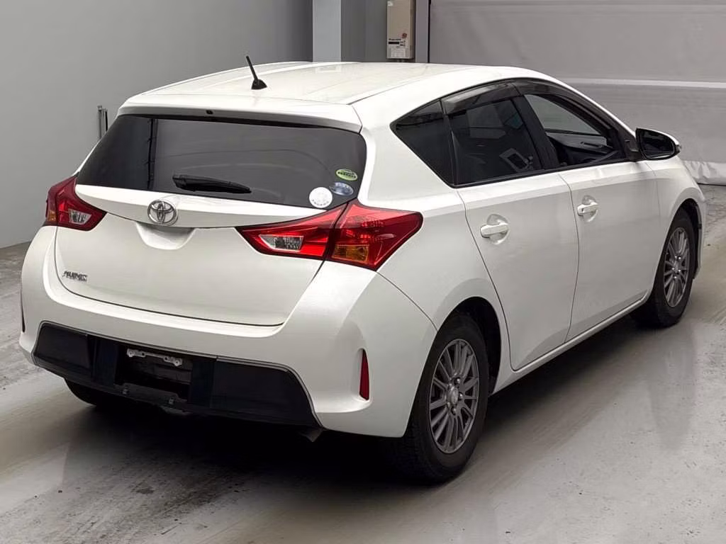 TOYOTA AURIS