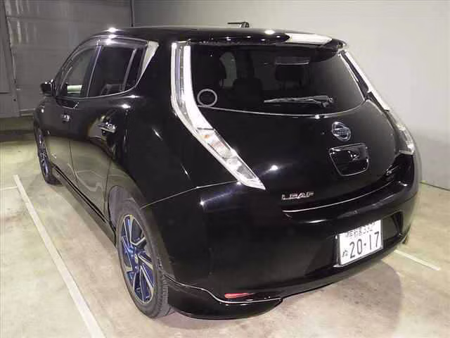 NISSAN LEAF