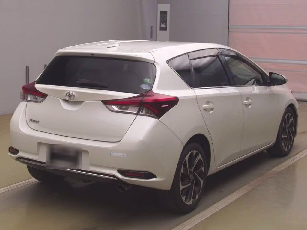 TOYOTA AURIS