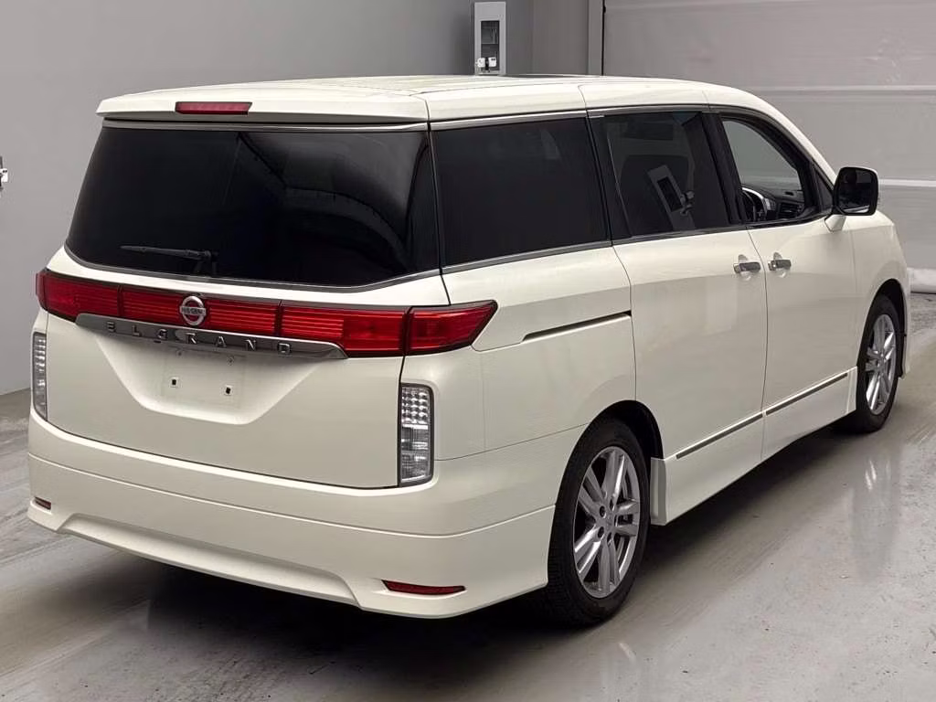 NISSAN ELGRAND