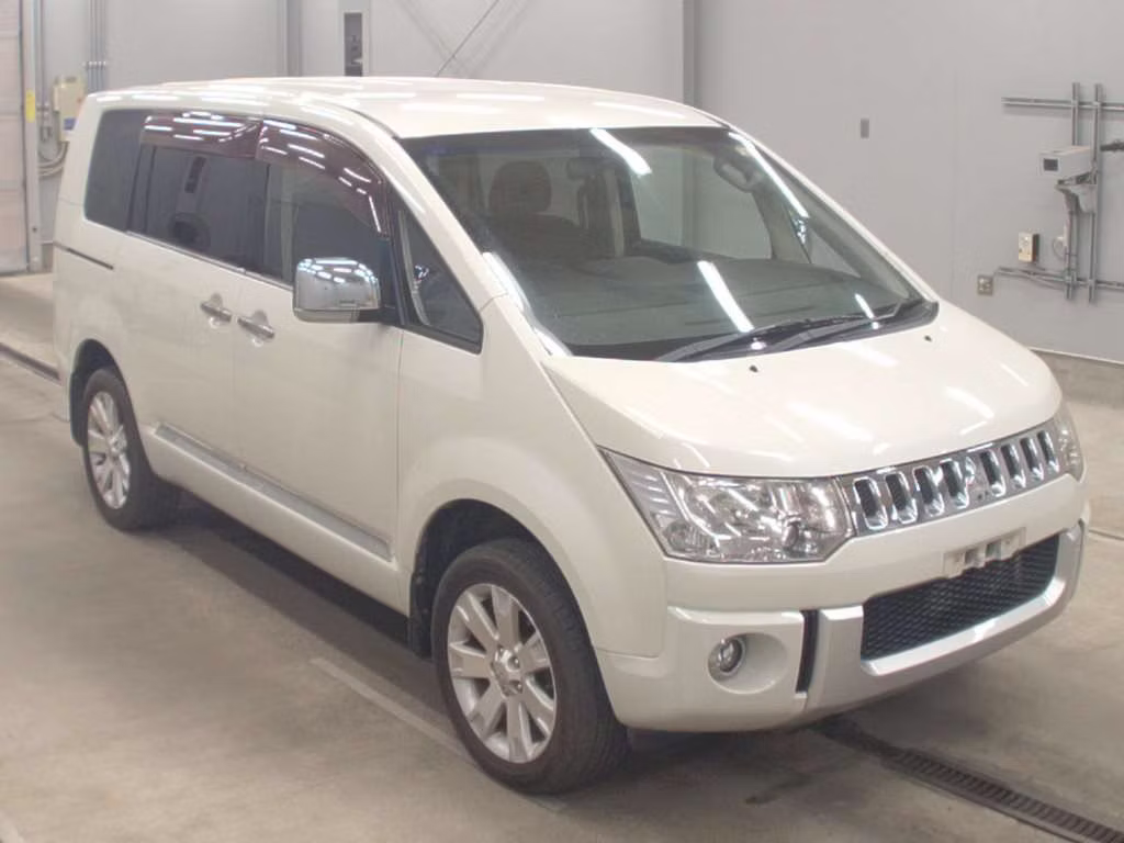 MITSUBISHI DELICA D:5