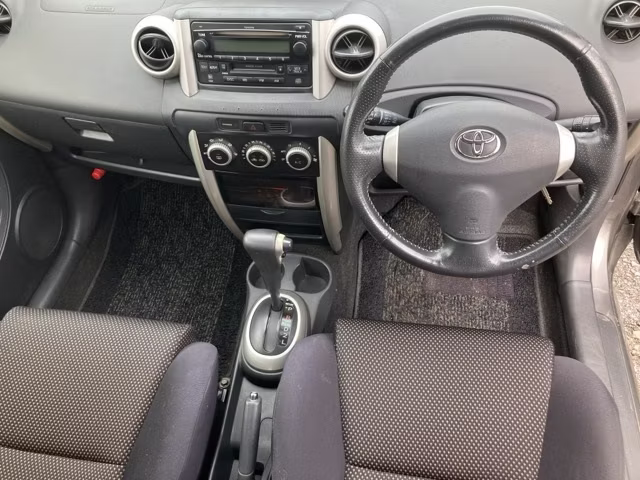 TOYOTA IST