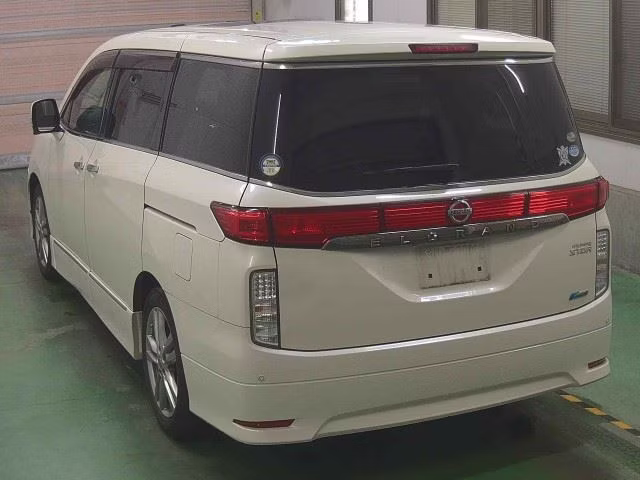 NISSAN ELGRAND