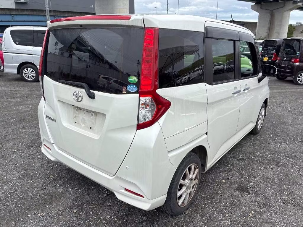 TOYOTA ROOMY