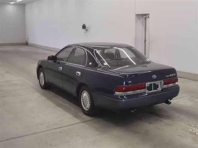 TOYOTA CROWN MAJESTA