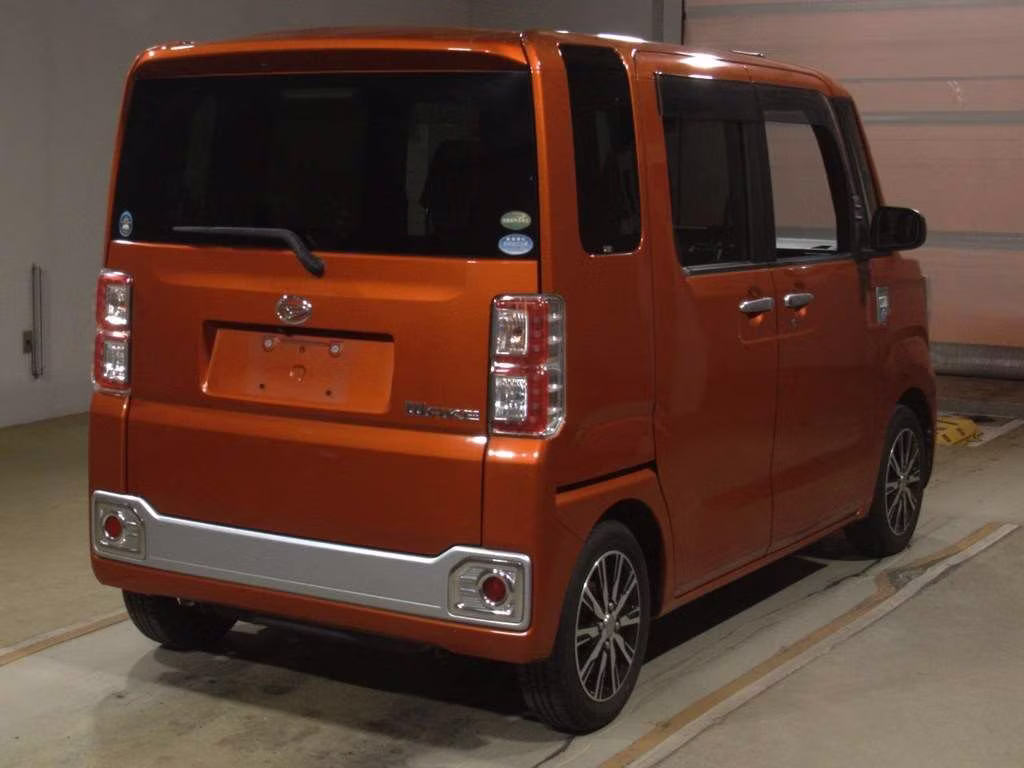 DAIHATSU WAKE