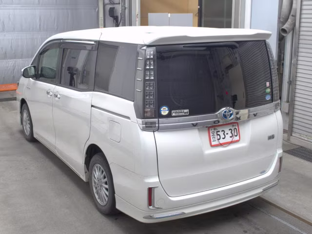 TOYOTA VOXY