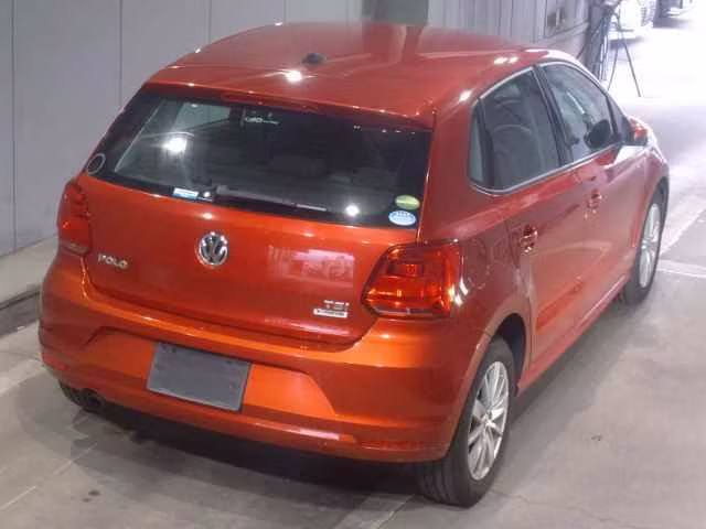 VOLKSWAGEN POLO