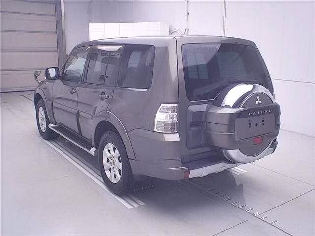 MITSUBISHI PAJERO