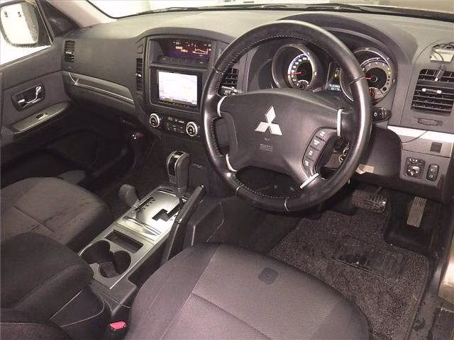 MITSUBISHI PAJERO