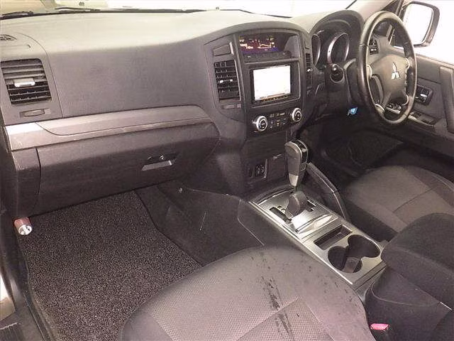 MITSUBISHI PAJERO