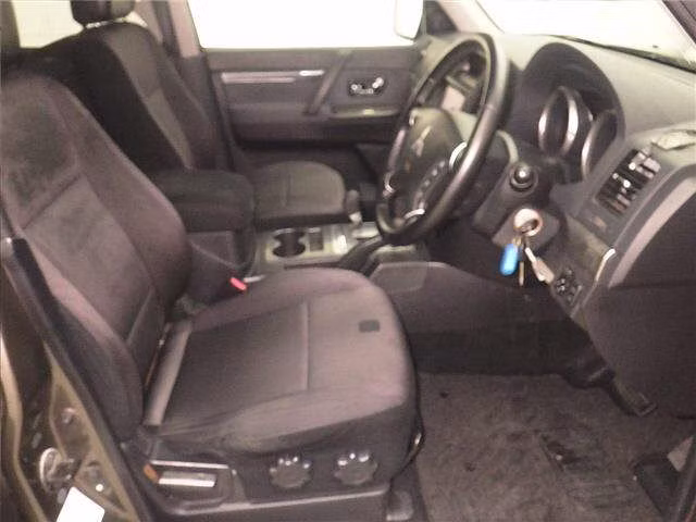 MITSUBISHI PAJERO