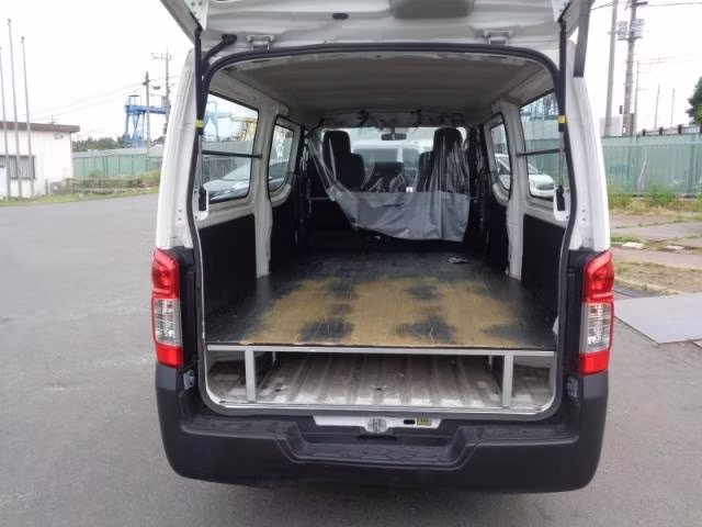 NISSAN NV350 CARAVAN