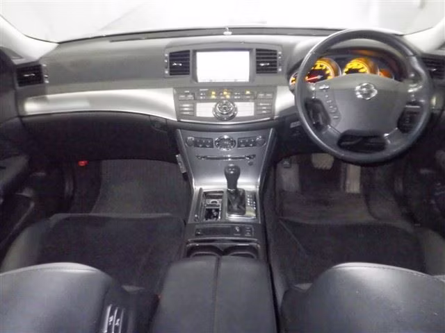 NISSAN FUGA