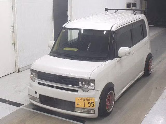 DAIHATSU MOVE CONTE