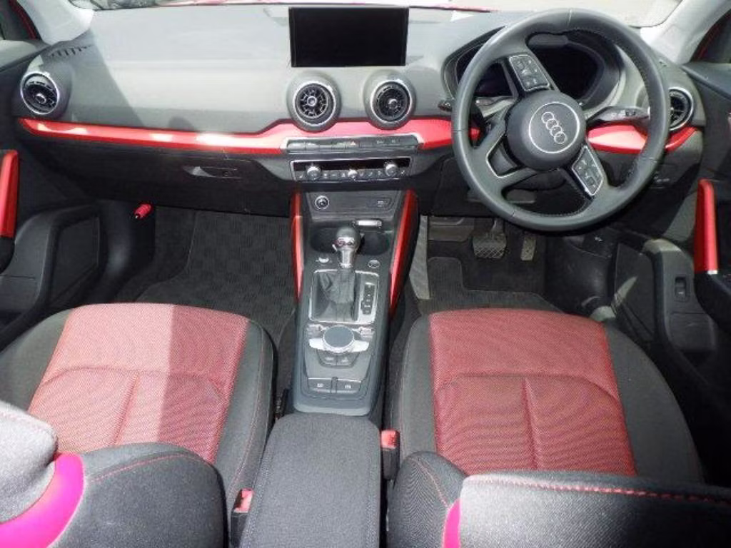 AUDI Q2