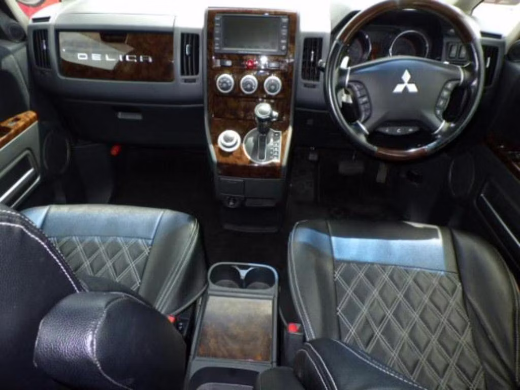 MITSUBISHI DELICA D:5
