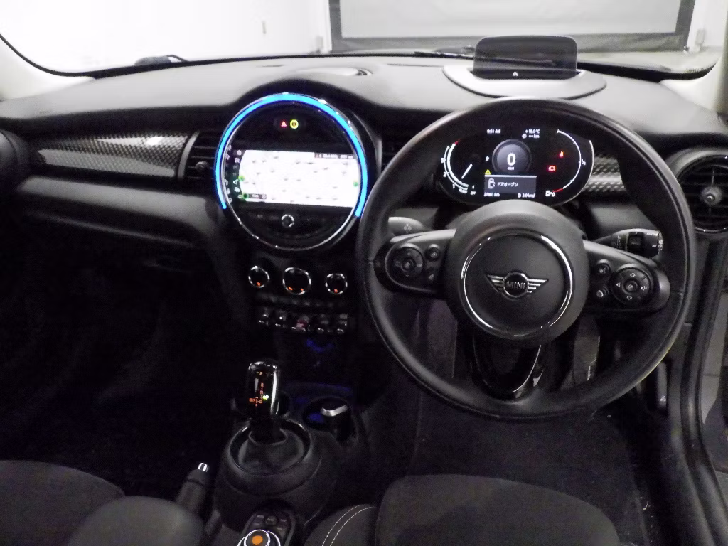 MINI HATCH