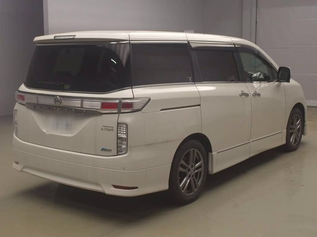 NISSAN ELGRAND