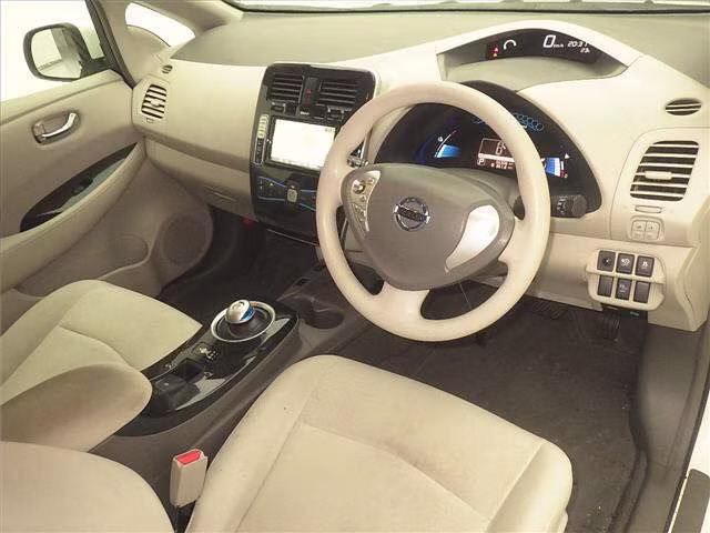 NISSAN LEAF