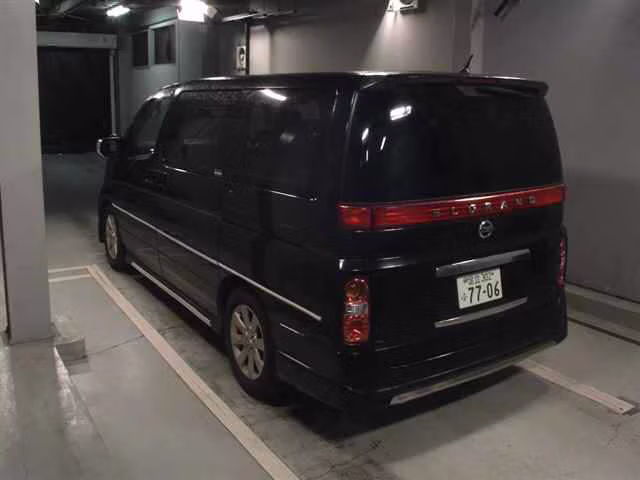 NISSAN ELGRAND
