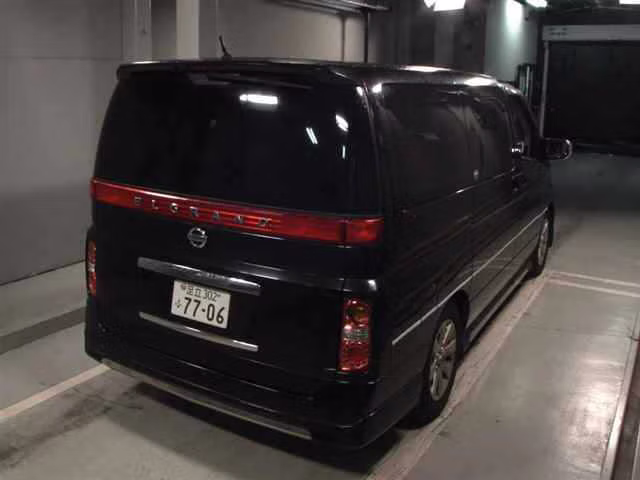NISSAN ELGRAND