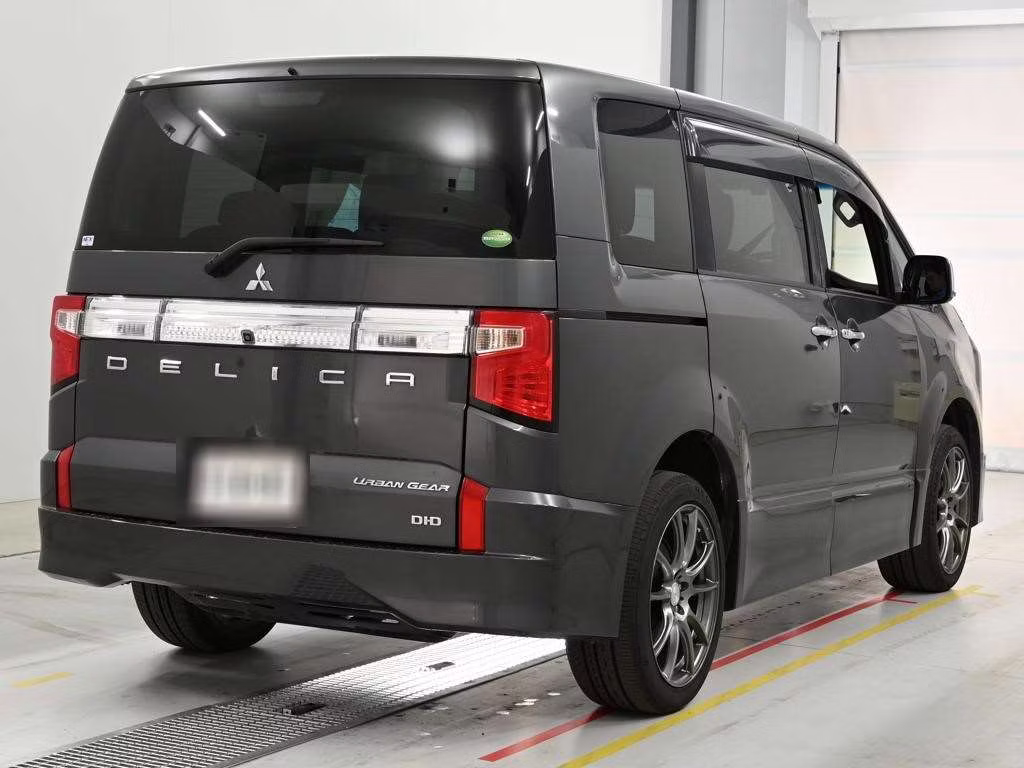 MITSUBISHI DELICA D:5