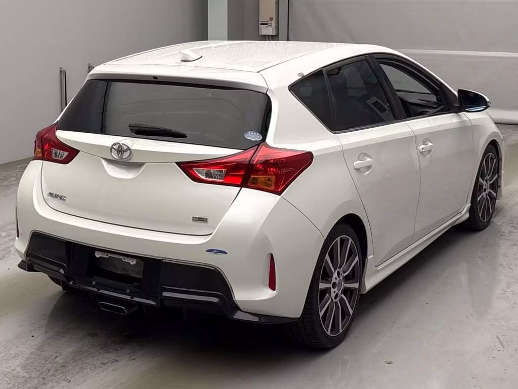 TOYOTA AURIS
