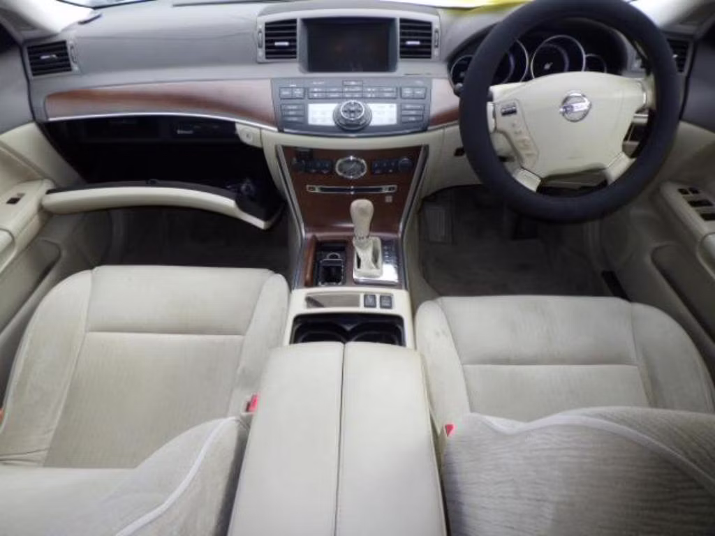 NISSAN FUGA