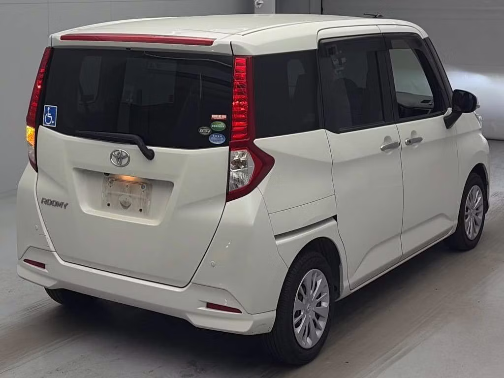 TOYOTA ROOMY