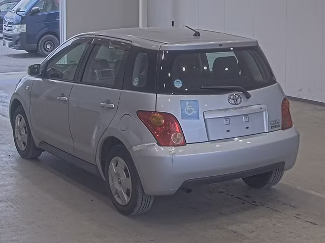 TOYOTA IST