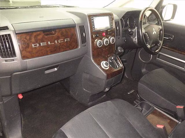 MITSUBISHI DELICA D:5