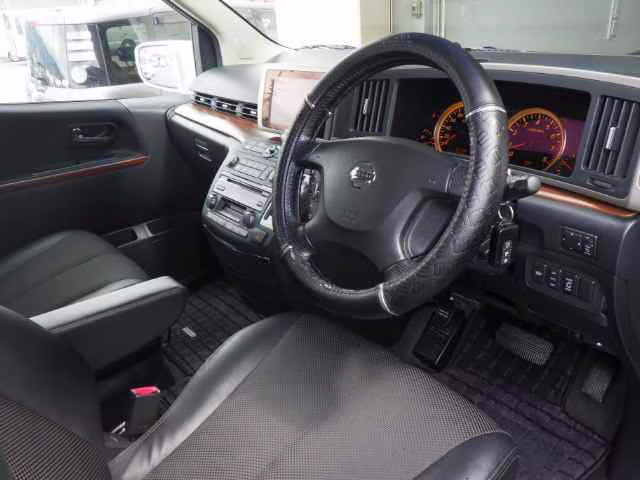 NISSAN ELGRAND