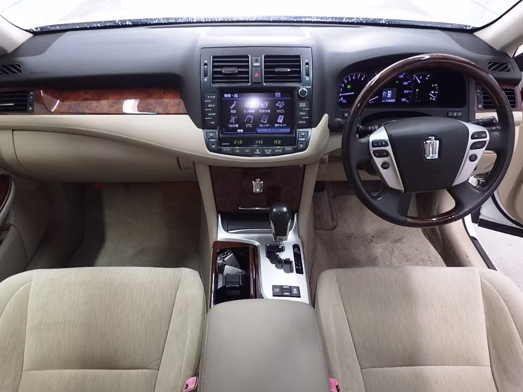 TOYOTA CROWN