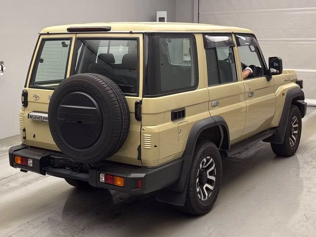 TOYOTA LAND CRUISER