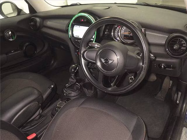 MINI HATCH