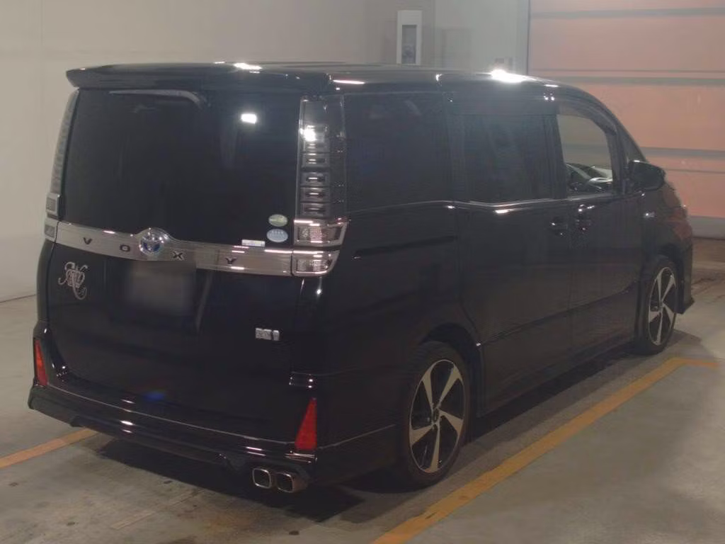 TOYOTA VOXY